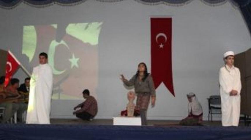 İstiklal Marşı&rsquo;nı Yaşayarak Okudular