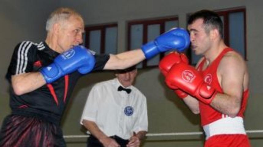 T&uuml;rkiye&rsquo;nin İlk Avrupa Boks Şampiyonu Cemal Kamacı G&uuml;m&uuml;şhane&rsquo;de