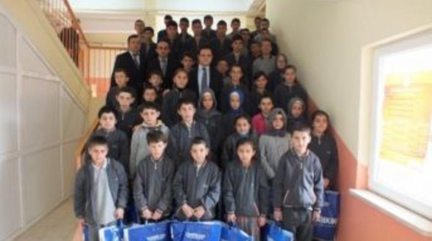 Sydv &Ouml;ğrencilere Yardım Etti