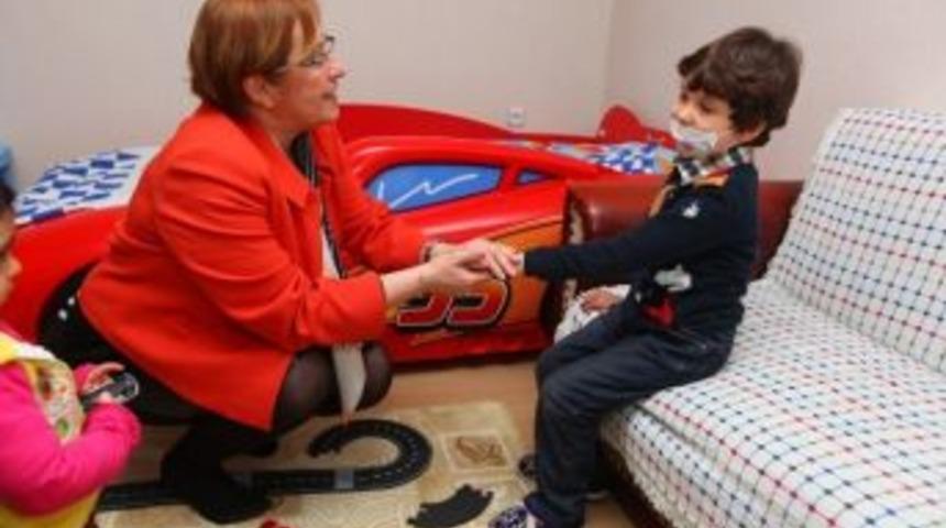 Minik Eren'in Y&uuml;z&uuml;n&uuml; Pektaş G&uuml;ld&uuml;rd&uuml;