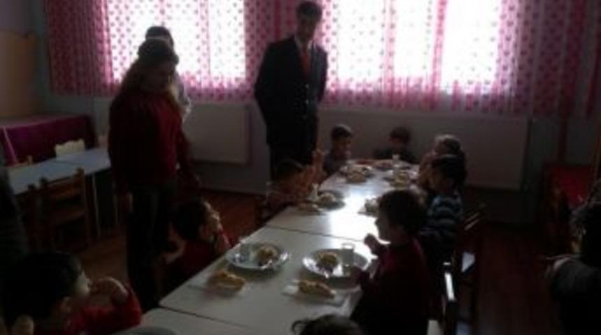Kaymakam &Ouml;zbek&rsquo;ten Minik &Ouml;ğrencilere Ziyaret