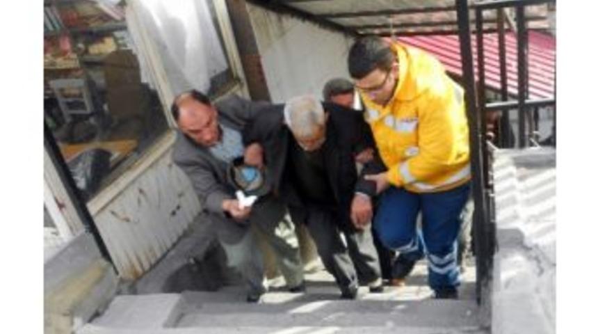 Tansiyonu D&uuml;şen Yaşlı Adam Yaralandı