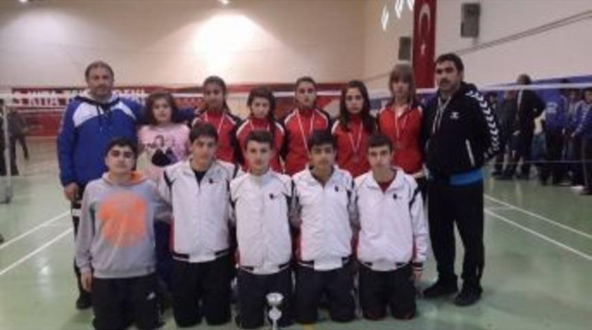 Erzincan Spor Lisesi Badminton&rsquo;da T&uuml;rkiye &Uuml;&ccedil;&uuml;nc&uuml;s&uuml; Oldu