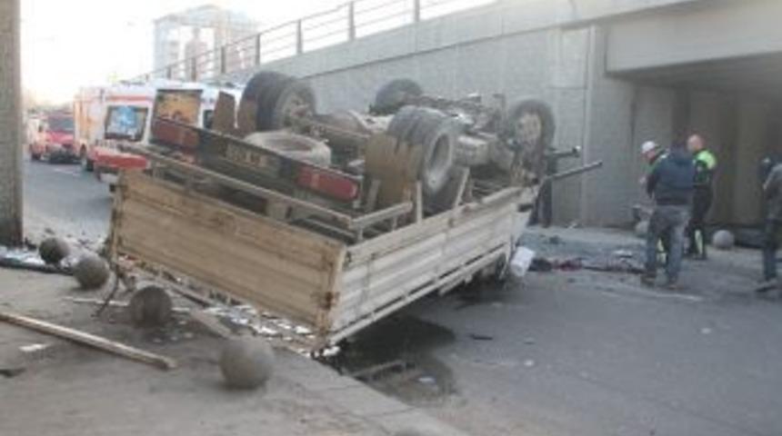 Ankara'da Kamyon K&ouml;pr&uuml;den U&ccedil;tu: 1 &Ouml;l&uuml;, 3 Yaralı