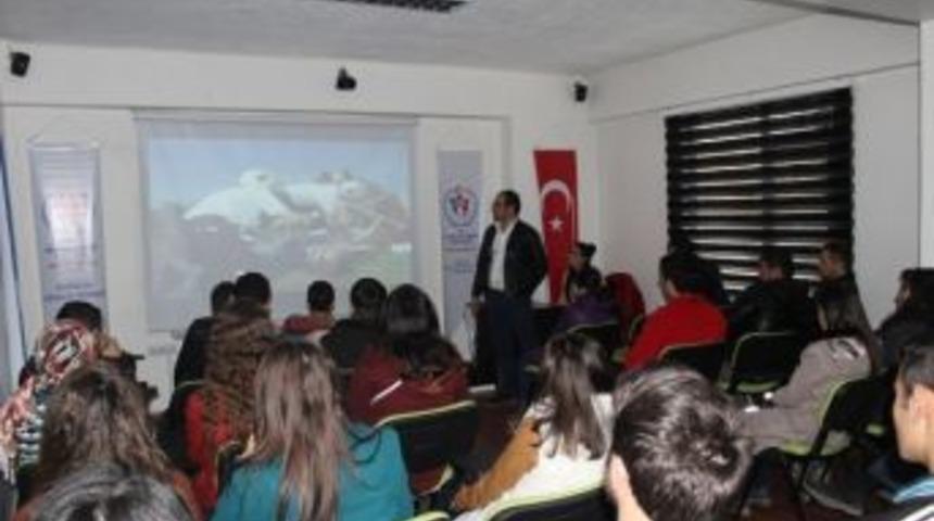 Gen&ccedil;lere İlk Yardım Semineri