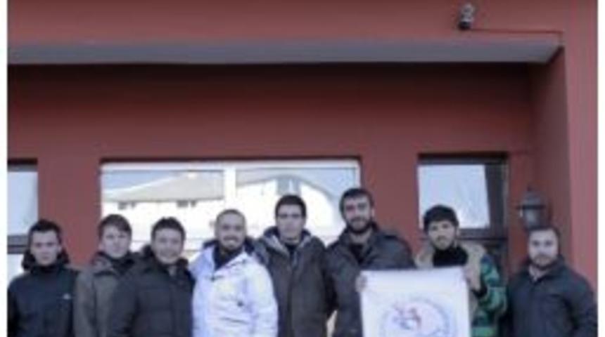 G&ouml;n&uuml;ll&uuml;ler, G&ouml;n&uuml;lleri Fethetti