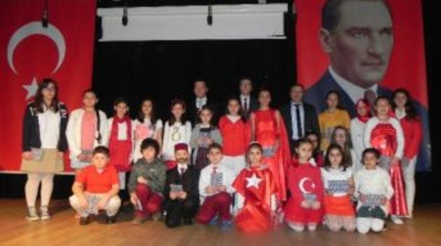 İstiklal Marşını G&uuml;zel Okuyabilmek İ&ccedil;in Yarıştılar