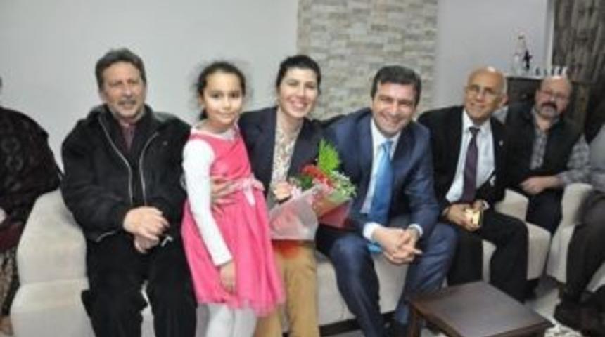 Ak Partili Başkan Adayı Yemenici Kapı Kapı Geziyor