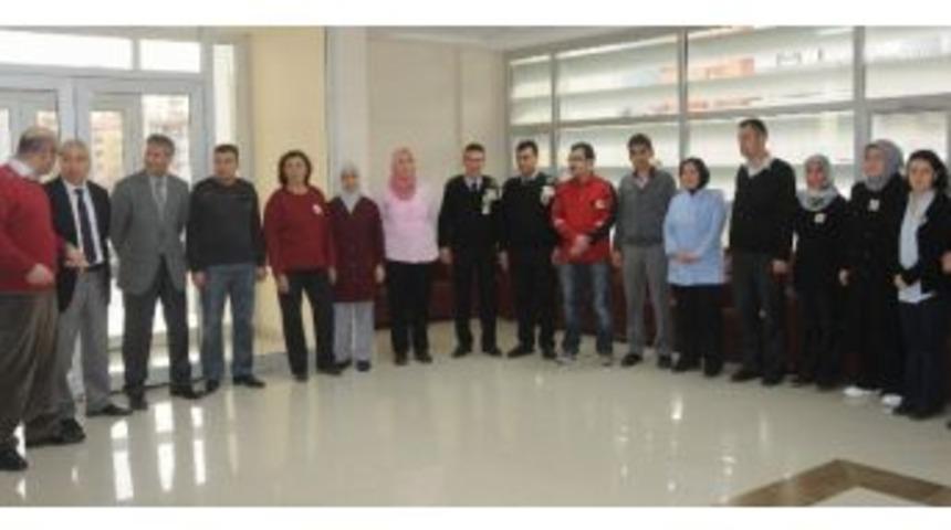 Sağlıkta 2 Bin 200 Personele &lsquo;g&uuml;ler Y&uuml;z&rsquo; Eğitimi