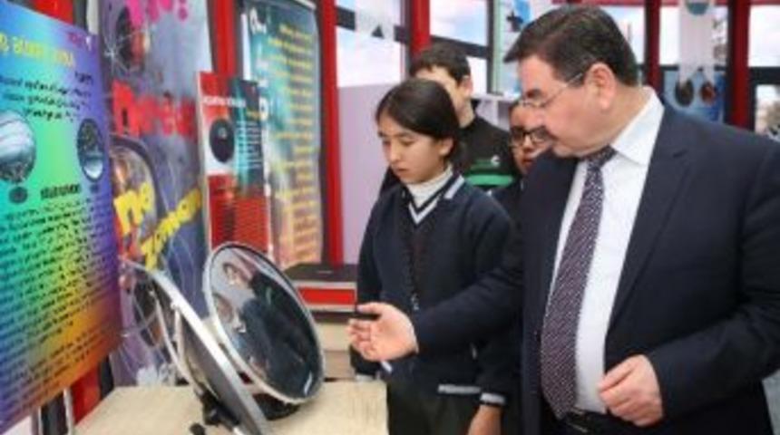 Odabaşı, Bilim Merkezinde &Ouml;ğrencilerle Deney Yaptı
