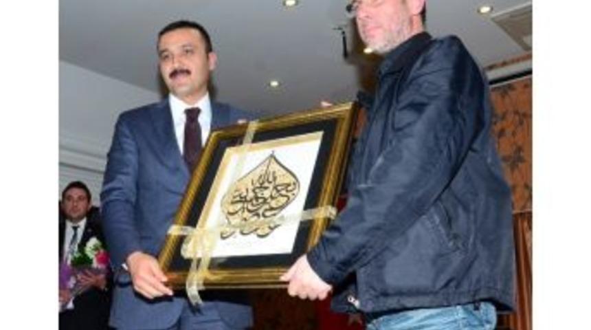 Gazeteci Yazar Albayrak, &ldquo;yeni Bir D&uuml;nyaya Adım Attık&rdquo;