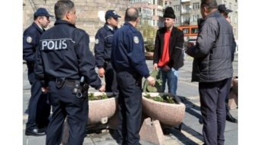 Kayseri&rsquo;de Ş&uuml;pheli &Ccedil;anta Paniği