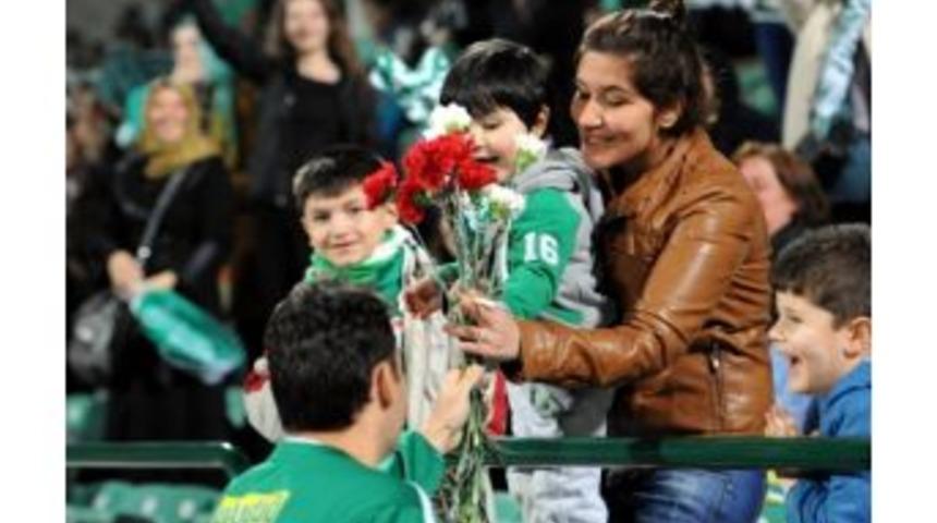 Bursaspor Bayan Taraftarları &Ouml;n&uuml;nde 3 Puan Hedefliyor