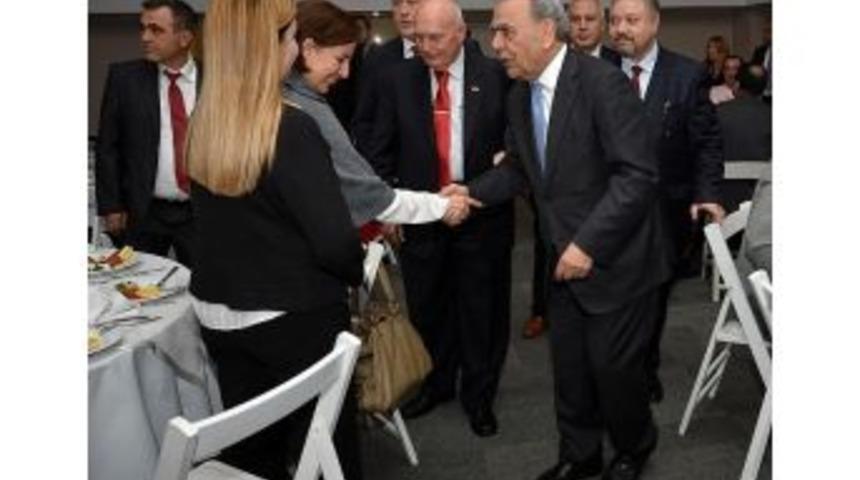 İzmir İş D&uuml;nyası Aziz Kocaoğlu İ&ccedil;in Birleşti