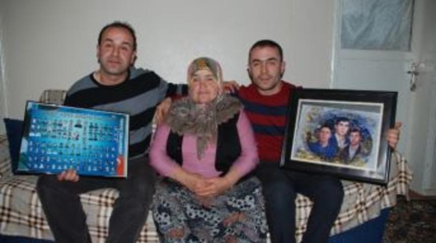 Babasının &Ouml;ld&uuml;ğ&uuml; Maden Ocağında &Ccedil;alışıyorlar
