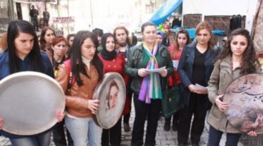 D&ouml;kh&rsquo;den Defli Davetiye Dağıtımı