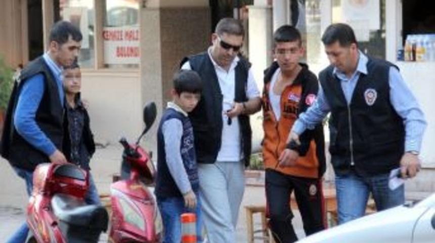Otob&uuml;s Şof&ouml;r&uuml; Ve &Ccedil;ocuğun &Ouml;l&uuml;m&uuml;ne Neden Olan Pkk'lıların Yargılanmasına Başlandı