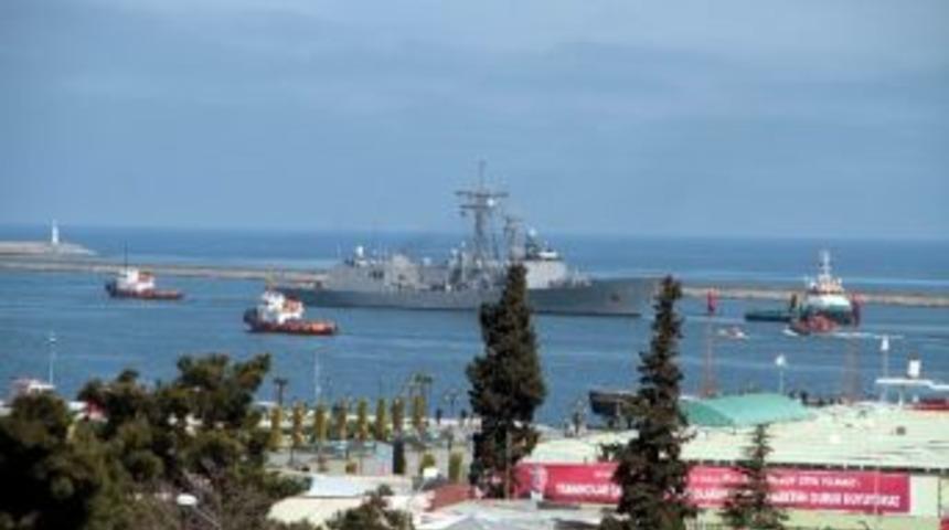 Abd Savaş Gemisi R&ouml;mork&ouml;rle Girit Adası&rsquo;na G&ouml;t&uuml;r&uuml;l&uuml;yor