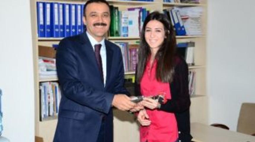 Başkan Bayram Bayan Personelini Unutmadı