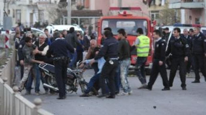 Motosiklet Bariyerlere &Ccedil;arptı