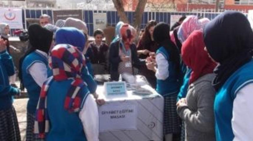 Pervari&rsquo;de Eğitim Sokağında Sağlık Eğitimi Verildi