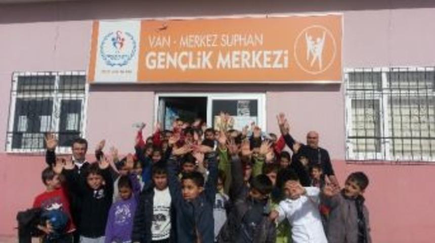 &Ouml;ğrencilerden S&uuml;phan Gen&ccedil;lik Merkezi&rsquo;ne Ziyaret