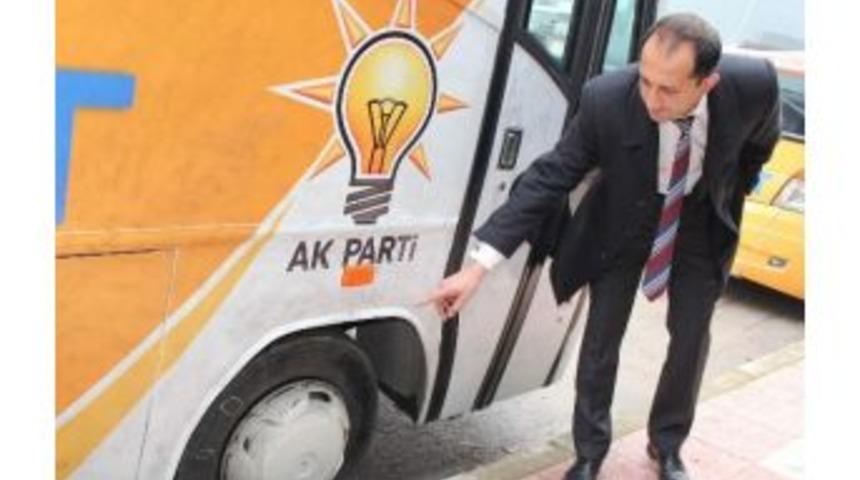 Manisa'da Ak Parti Reklam Afişleri S&ouml;k&uuml;ld&uuml;