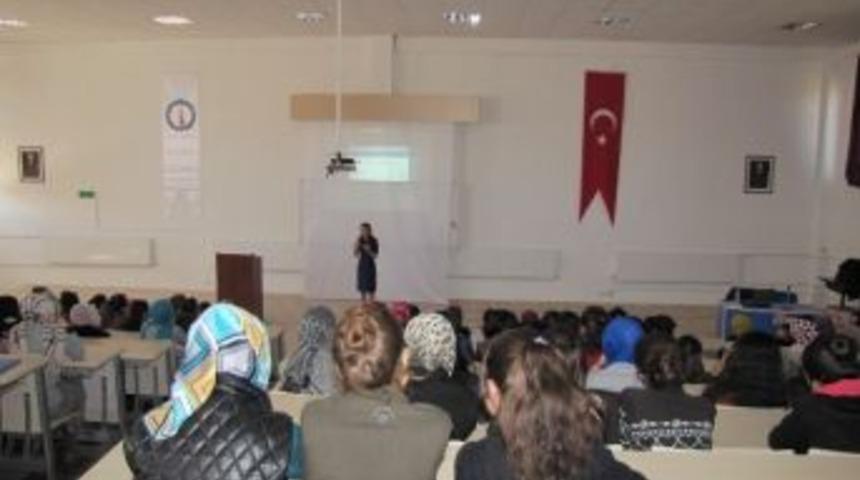 Hisarcık&rsquo;ta Lise &Ouml;ğrencisi Kızlara 8 Mart D&uuml;nya Kadınlar G&uuml;n&uuml; Semineri