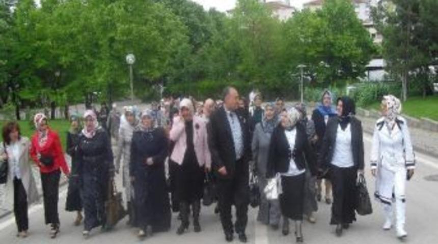 Yılmaz: &ldquo;islam'da Kadın En Değerli Varlıktır&rdquo;
