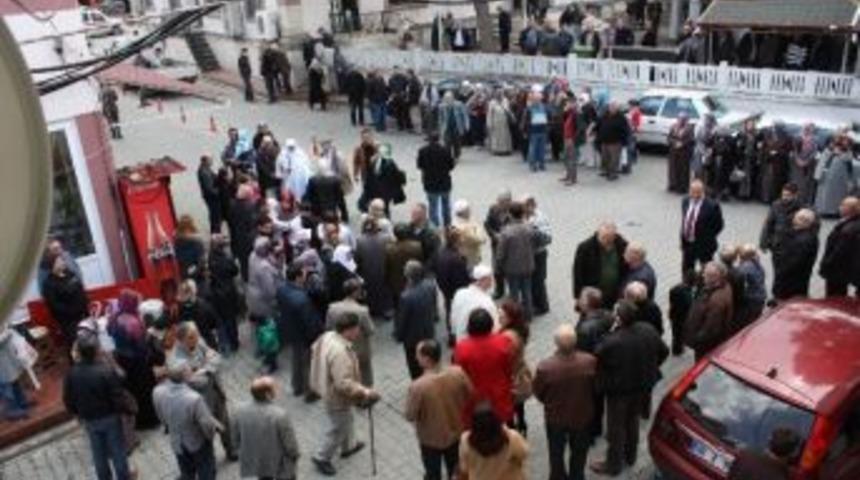 Umre Yolcularını Başkan Akova Uğurladı