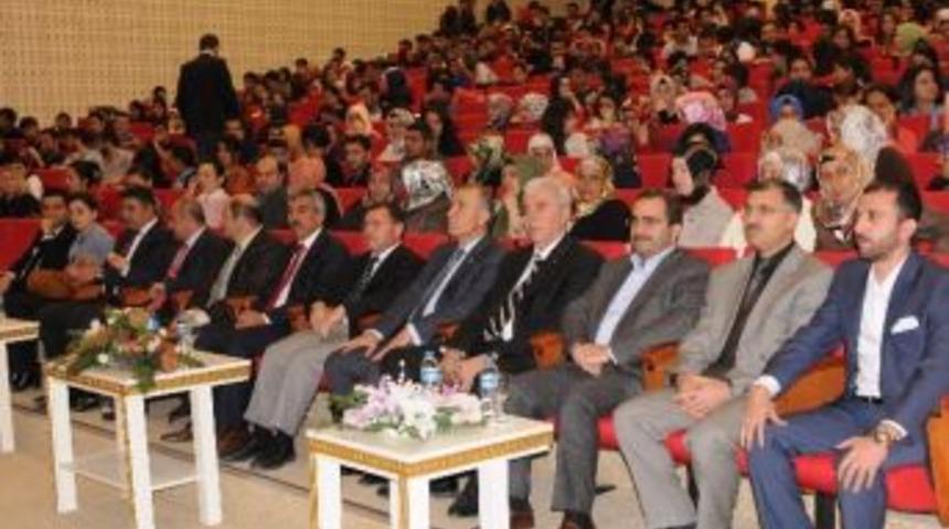 &Uuml;niversite &Ouml;ğrencilerinden Kadınlar G&uuml;n&uuml; Etkinliği