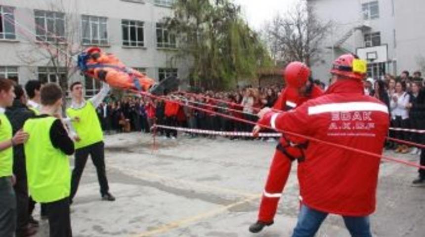 Ger&ccedil;eği Aratmayan Deprem Tatbikatı