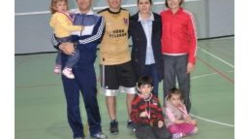 Selendi'de Badminton Heyecanı