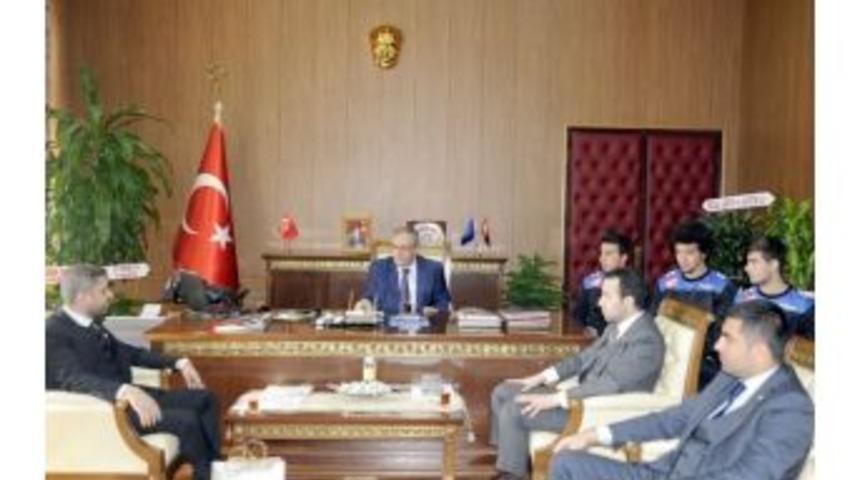 Bilecikspor Başkanı Ve Y&ouml;neticileri Vali Nayir'ı Makamında Ziyaret Etti
