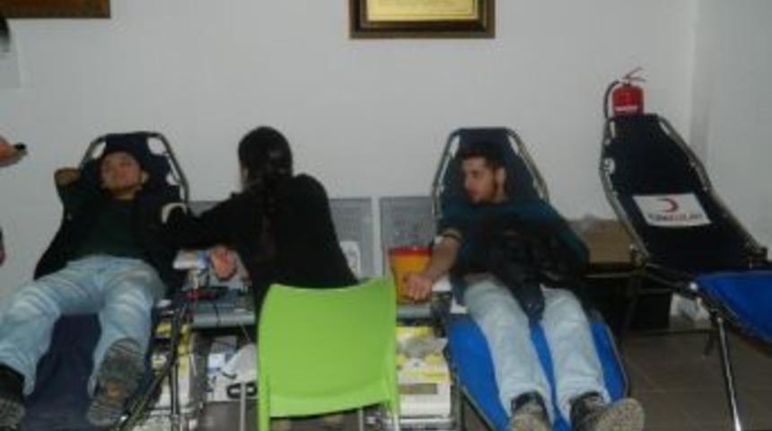 Meslek Y&uuml;ksek Okulu &Ouml;ğrencilerinden Kan Bağışı