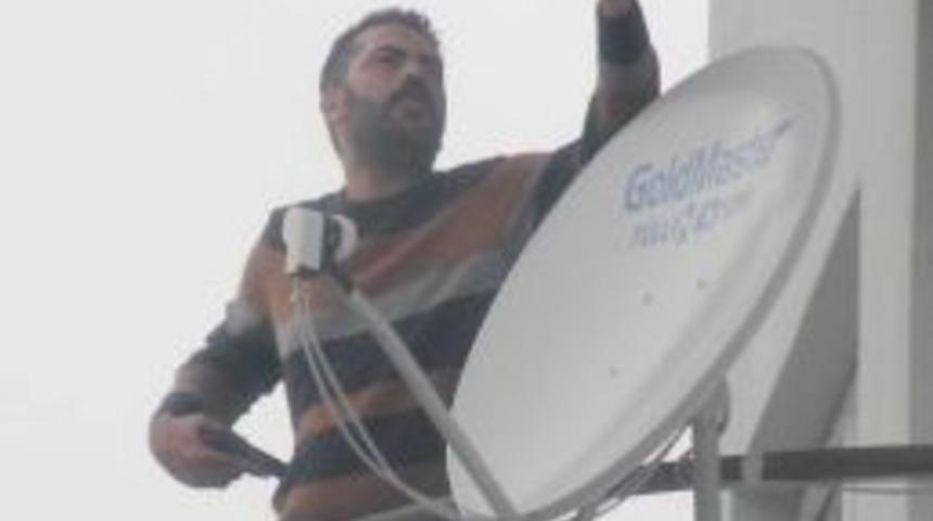 Sevgilisi Terk Etti, Boğazına Silah Dayadı