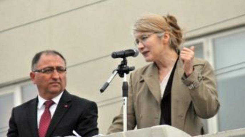 Chp'li Emine &Uuml;lker Tarhan Yalova'da