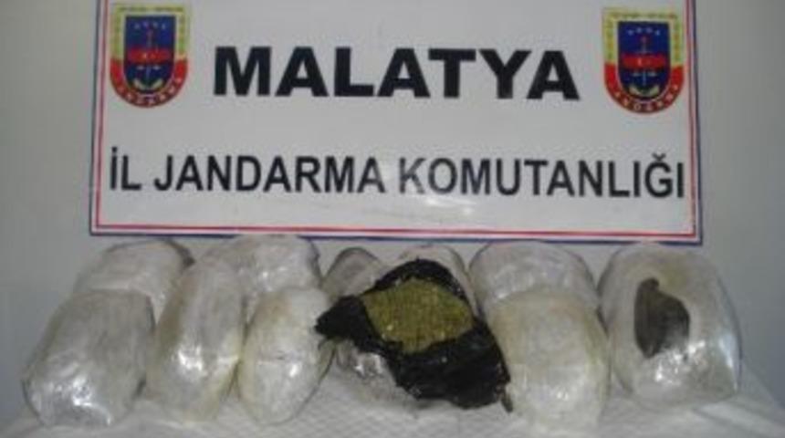 Yolcu Otob&uuml;s&uuml;nde 13 Kilo Esrar Ele Ge&ccedil;irildi