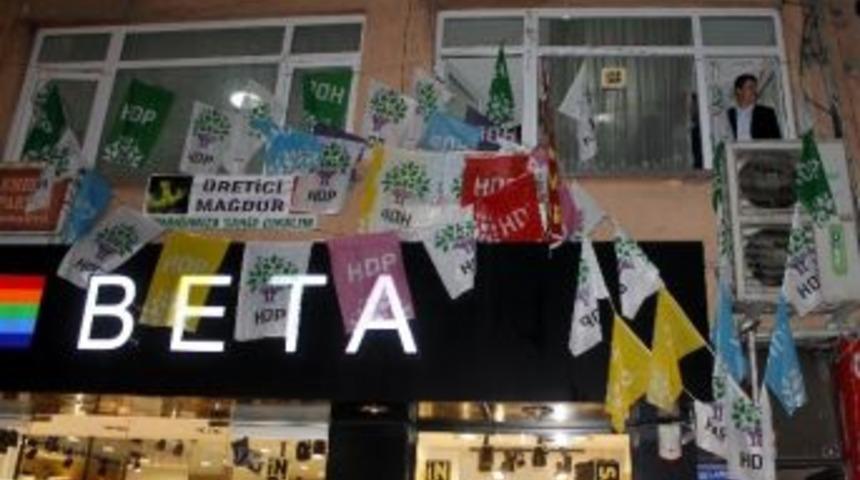 Ordu&rsquo;da &Uuml;lk&uuml;c&uuml;ler, &ldquo;hdp&rdquo; Bayrağını Kesip T&uuml;rk Bayrağı Astı