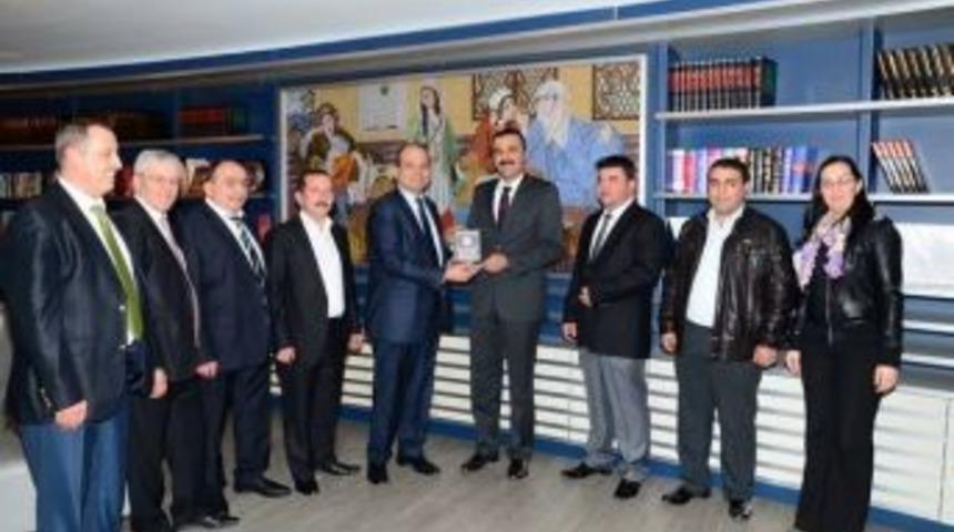 Lokantacılardan Başkan Bayram&rsquo;a Plaket