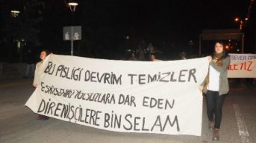 Başkent'te İzinsiz G&ouml;steri Yapan Gruba Polis M&uuml;dahale Etti