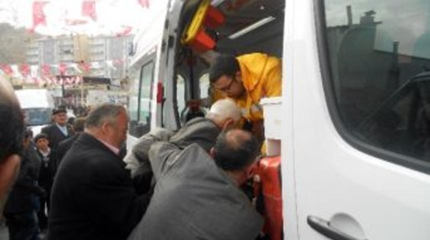 Abdest Alan Yaşlı Adam Rahatsızlanarak Yere Yığılan Yaşlı Adam Hastaneye Kaldırıldı