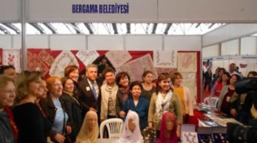 İzmir Kadın Festivali&rsquo;nde Bergama R&uuml;zgarı