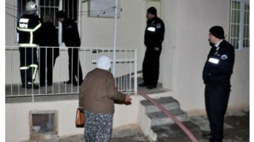 (&ouml;zel Haber) Tarla İ&ccedil;in Anne Ve Babasının Evini Ateşe Verdi