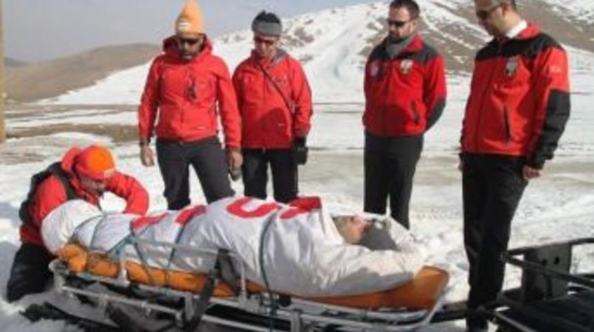 T&uuml;giad&rsquo;dan Akut&rsquo;a Anlamlı Hediye