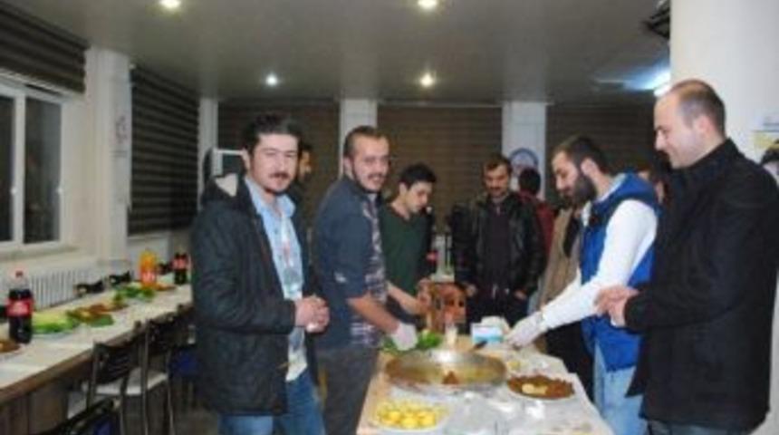 Gen&ccedil;lik Merkezi Gen&ccedil;lerin Kaynaşması İ&ccedil;in Eğlence D&uuml;zenledi