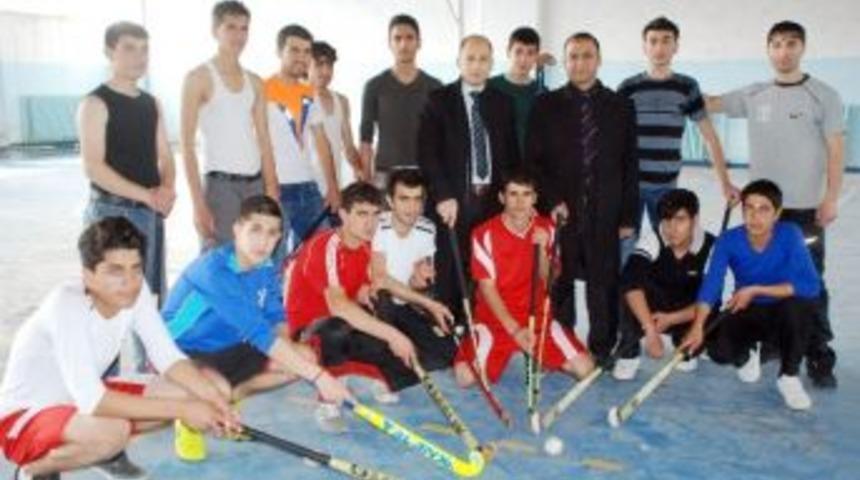 Hani'de Salon Hokeyi Kursu A&ccedil;ıldı