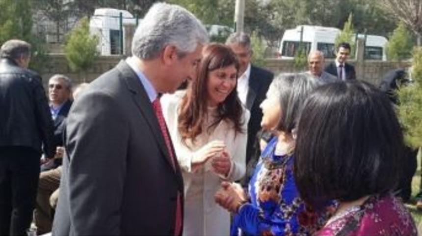 Başkan Adayları Kadınlar G&uuml;n&uuml; Etkinliğinde Bir Araya Geldi