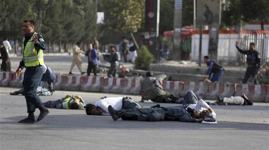 Afganistan Cumhurbaşkanı Birinci Yardımcısı Raşid Dostum'a suikast girişimi! Havalimanında bomba patladı