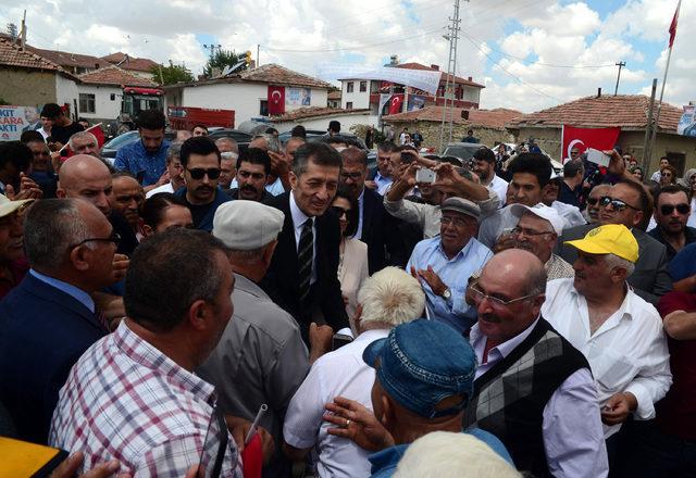 Milli Eğitim Bakanı Selçuk'a hemşehrilerinden coşkulu karşılama